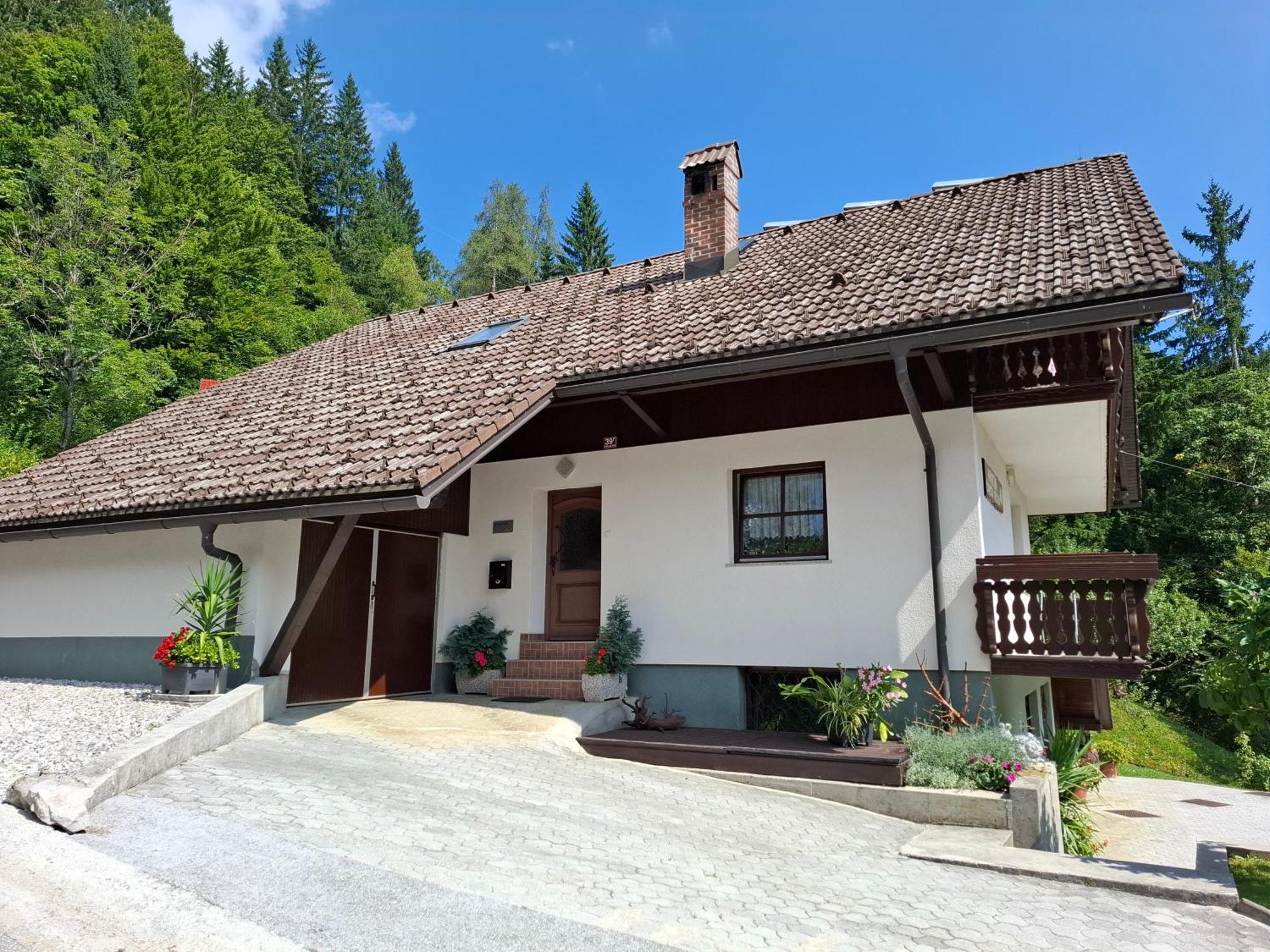Apartma Cvrsta Trojka Jesenice Exteriör bild